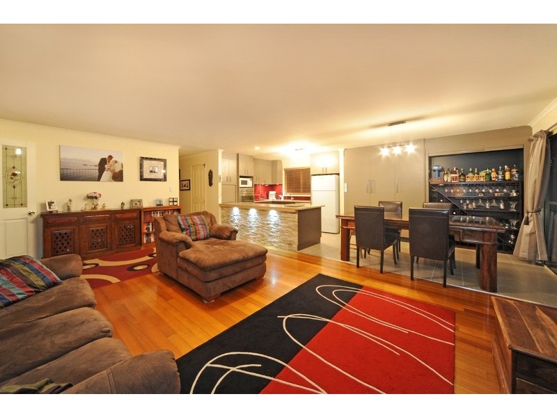 11 Macona Crescent, Cannonvale QLD 4802