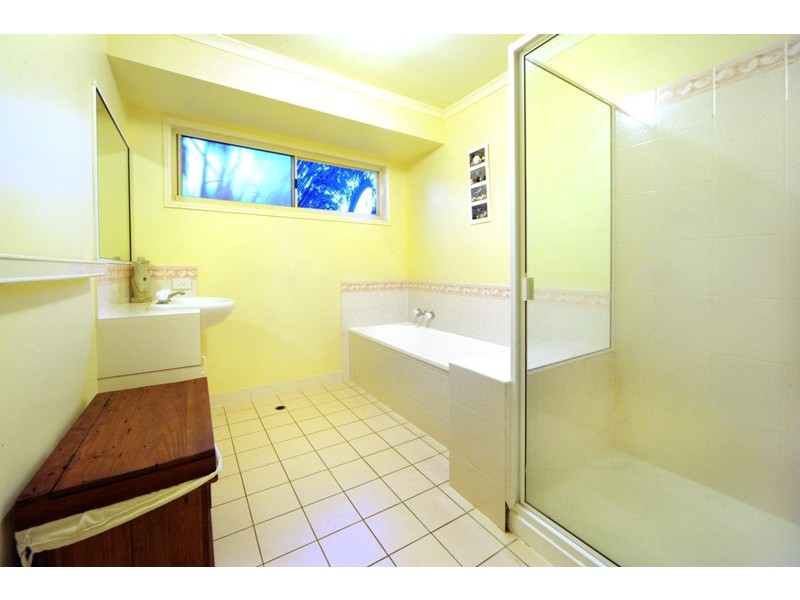 11 Macona Crescent, Cannonvale QLD 4802