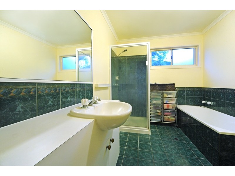 11 Macona Crescent, Cannonvale QLD 4802