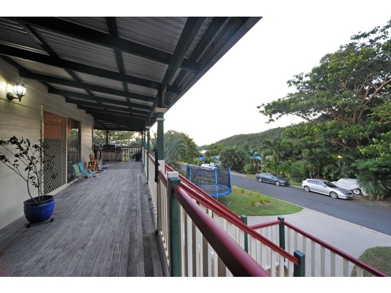 11 Macona Crescent, Cannonvale QLD 4802