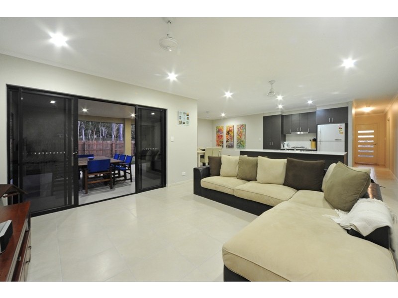 2 Jonquill Court, Cannonvale QLD 4802