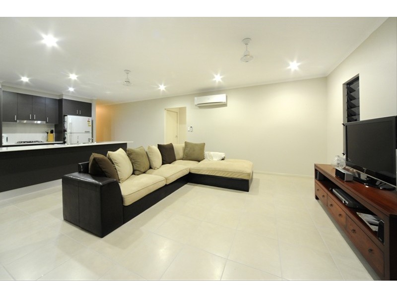 2 Jonquill Court, Cannonvale QLD 4802