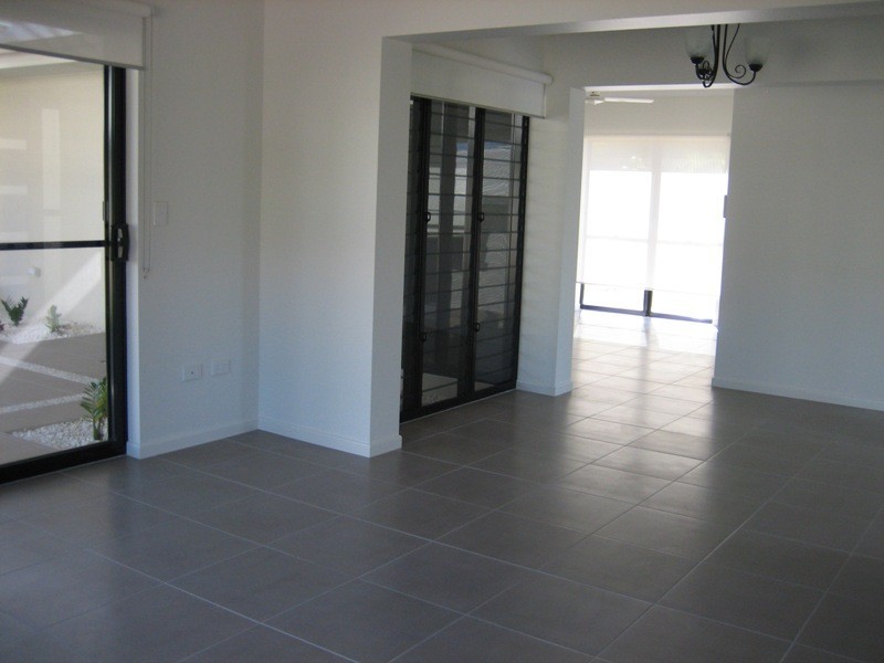 28 Parker Road, Cannonvale QLD 4802