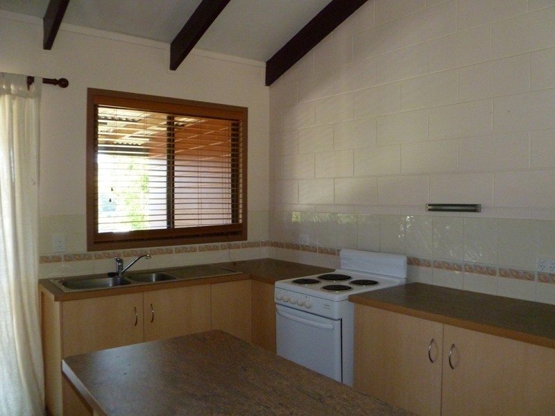 2/8 Wambiri Street, Cannonvale QLD 4802