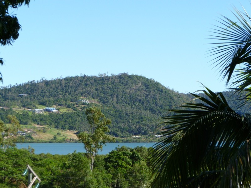 2/8 Wambiri Street, Cannonvale QLD 4802