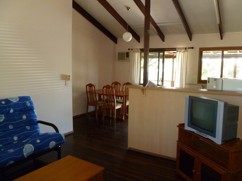 2/8 Wambiri Street, Cannonvale QLD 4802