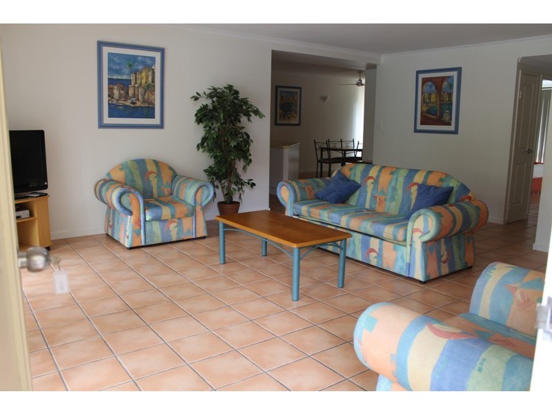 5/24 Beach Road, Cannonvale QLD 4802