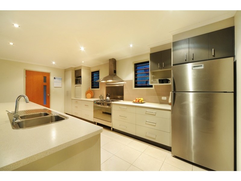 142 Kookaburra Drive, Cannonvale QLD 4802