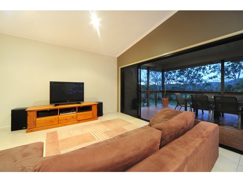 142 Kookaburra Drive, Cannonvale QLD 4802