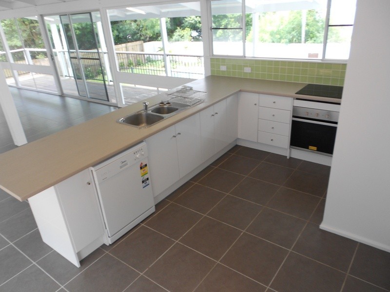 5 Summit Avenue, Airlie Beach QLD 4802