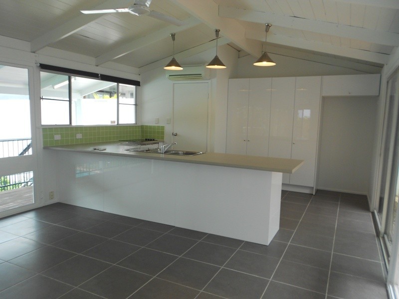 5 Summit Avenue, Airlie Beach QLD 4802