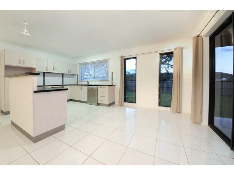 44 South Molle Boulevard, Cannonvale QLD 4802