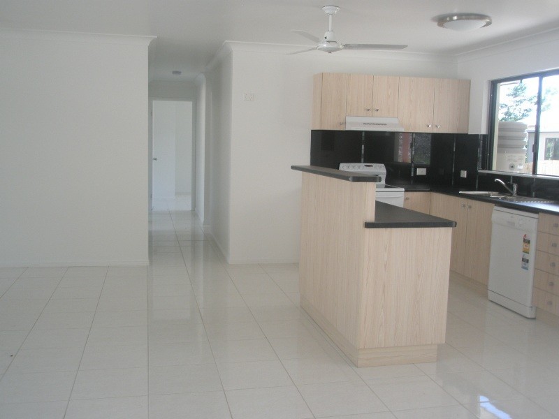 35 Ridgeview Road, Cannonvale QLD 4802