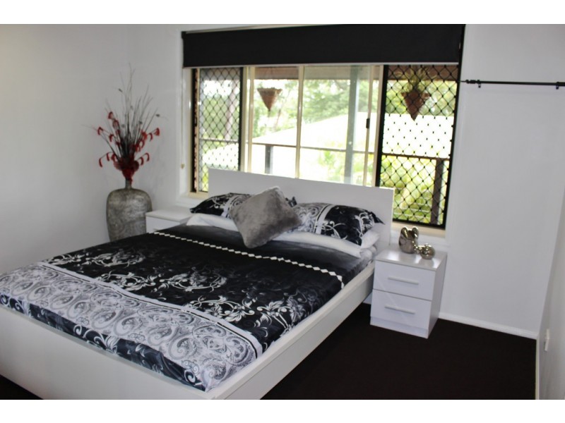 1 Cateran Close, Cannonvale QLD 4802