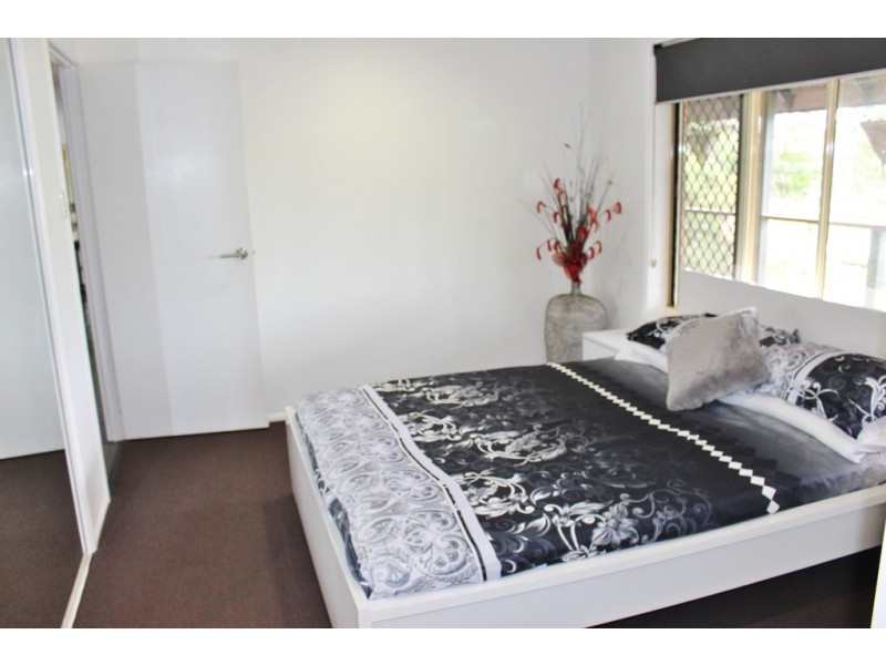 1 Cateran Close, Cannonvale QLD 4802