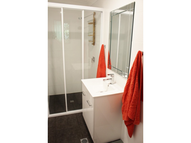 1 Cateran Close, Cannonvale QLD 4802