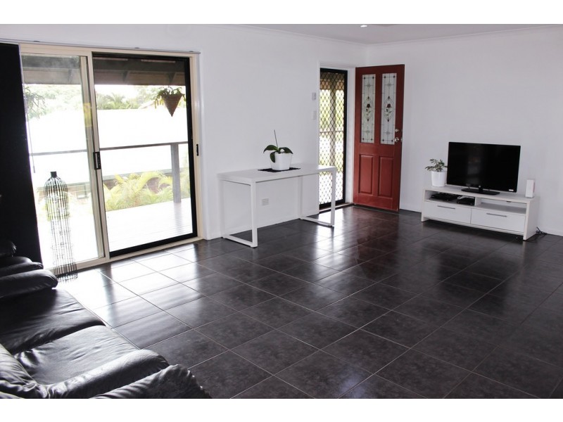 1 Cateran Close, Cannonvale QLD 4802