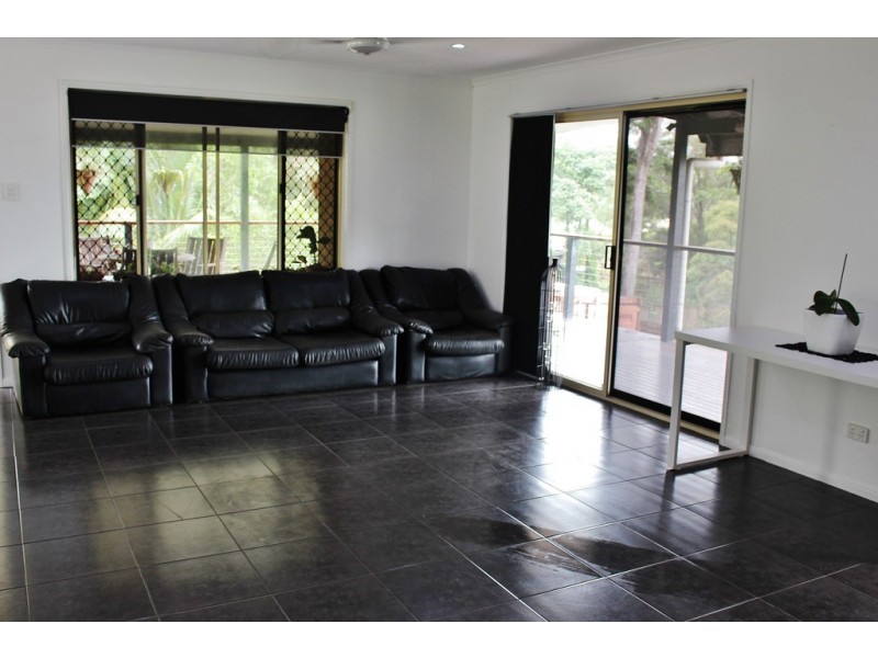 1 Cateran Close, Cannonvale QLD 4802