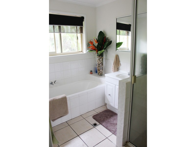 1 Cateran Close, Cannonvale QLD 4802