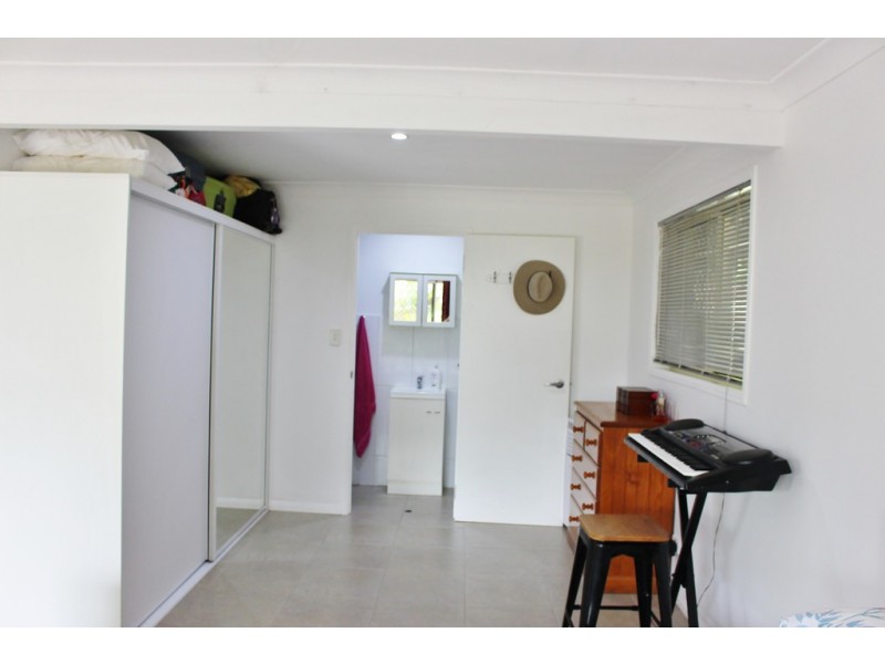 1 Cateran Close, Cannonvale QLD 4802