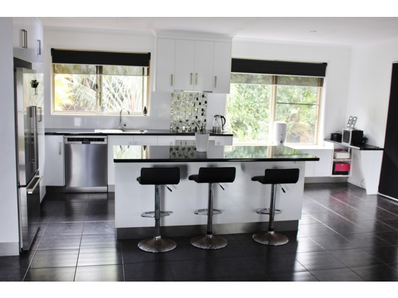 1 Cateran Close, Cannonvale QLD 4802