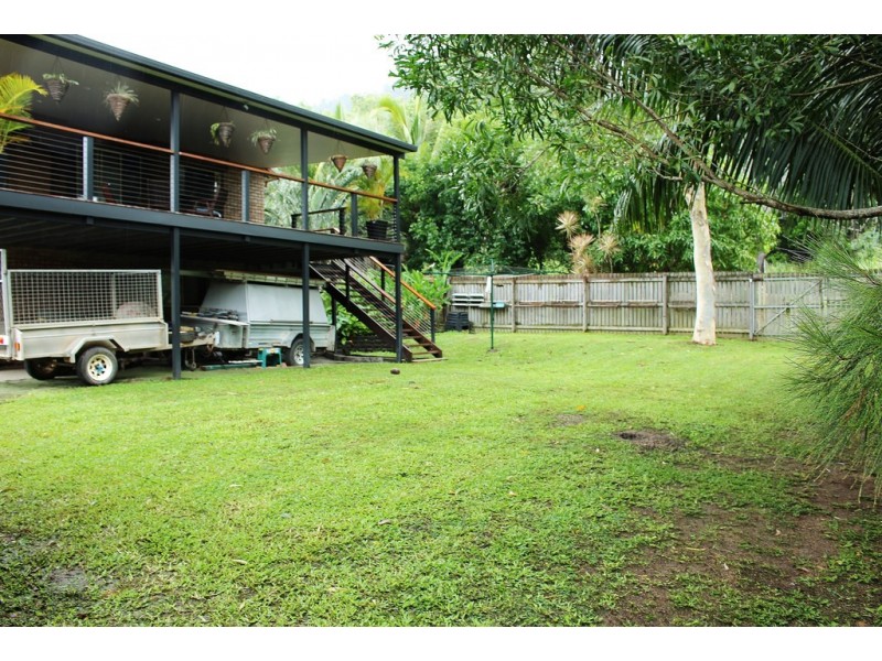 1 Cateran Close, Cannonvale QLD 4802