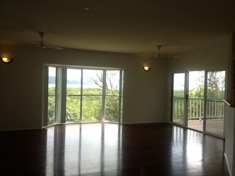 8 Alice Court, Cannonvale QLD 4802