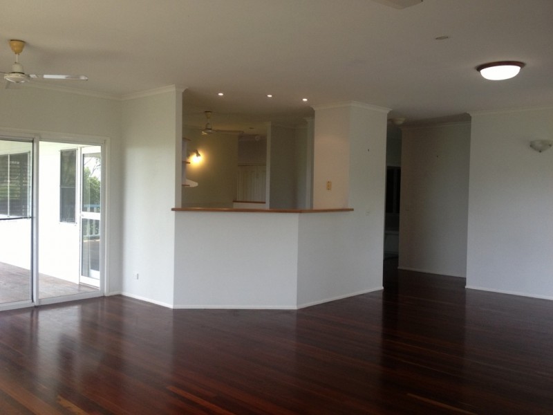 8 Alice Court, Cannonvale QLD 4802
