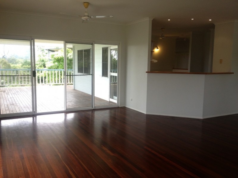 8 Alice Court, Cannonvale QLD 4802