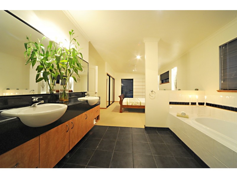 26/14 Hamilton Avenue, Cannonvale QLD 4802