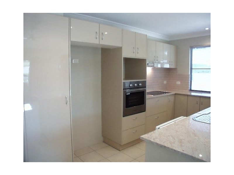 9/14 Altman Avenue, Cannonvale QLD 4802