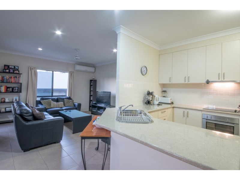 2/1 Ryben Court, Cannonvale QLD 4802
