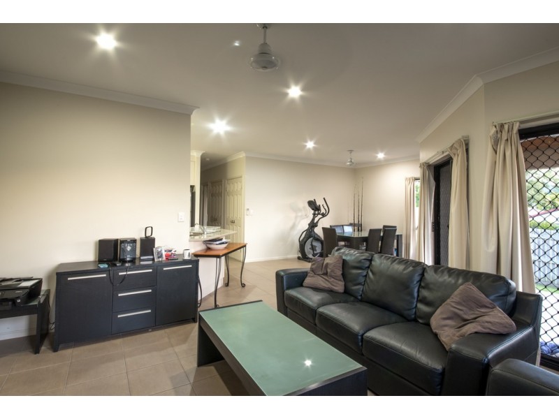 2/1 Ryben Court, Cannonvale QLD 4802