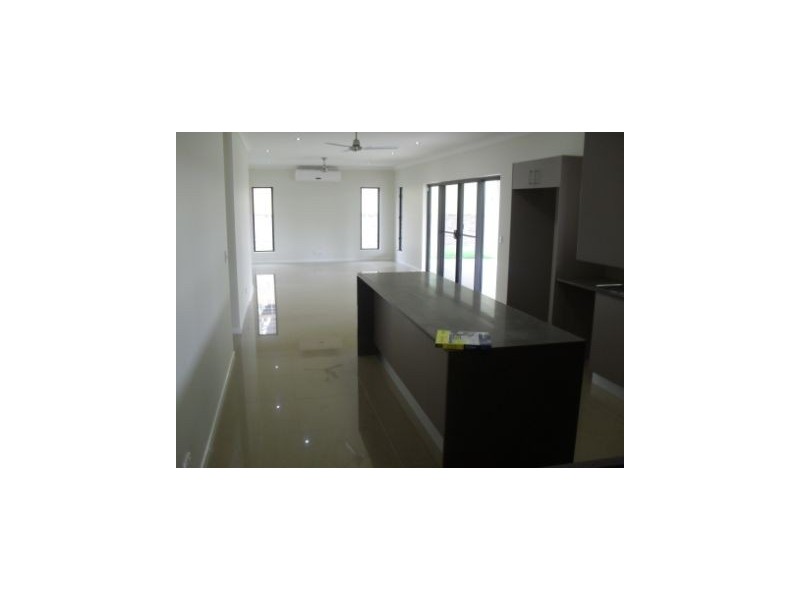 32 Parker Road, Cannonvale QLD 4802