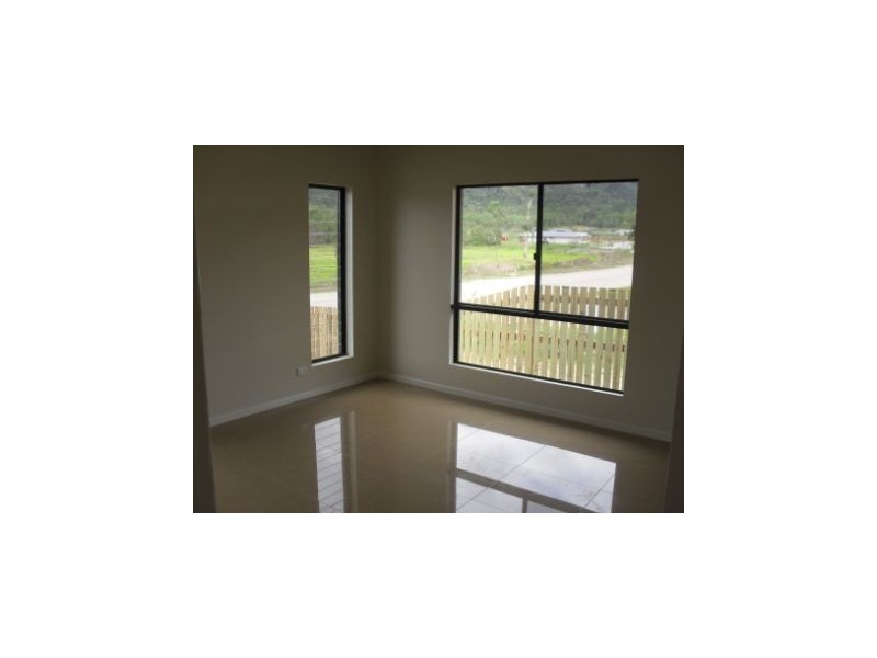 32 Parker Road, Cannonvale QLD 4802