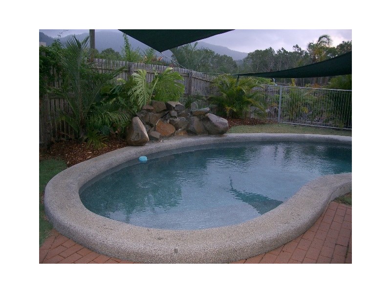 18 Valley Drive, Cannonvale QLD 4802