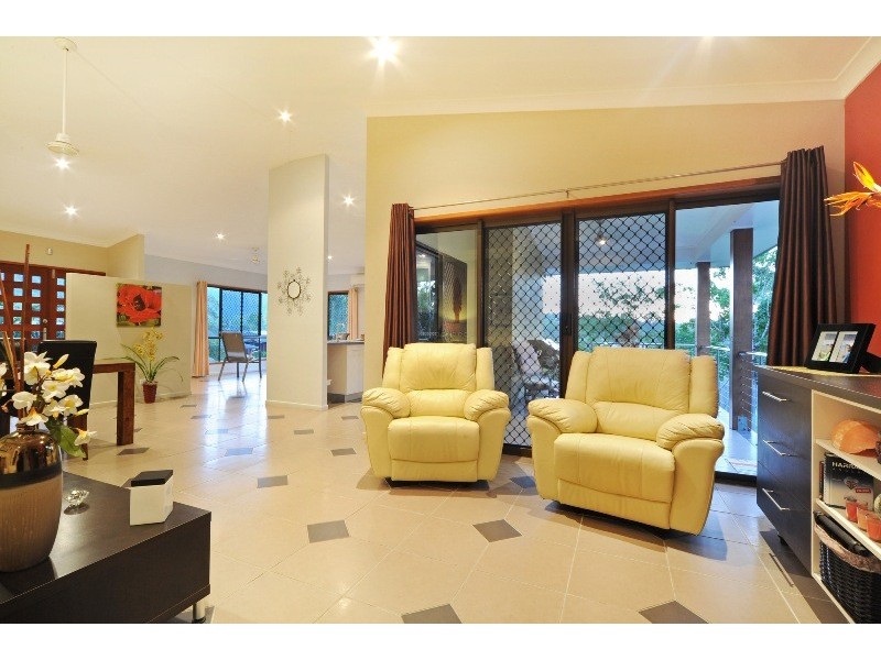16 Links Drive, Cannonvale QLD 4802