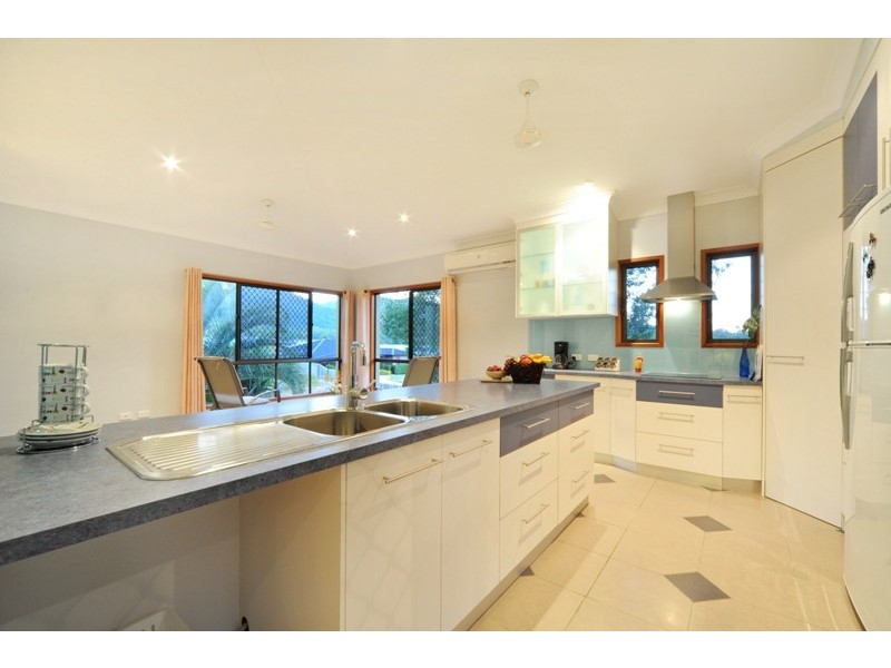 16 Links Drive, Cannonvale QLD 4802