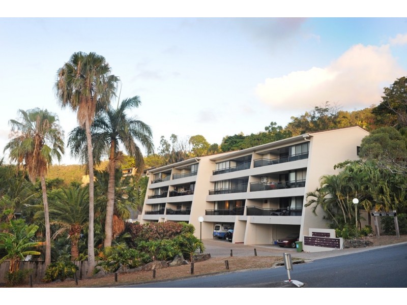 102/2 Eshelby Drive, Cannonvale QLD 4802