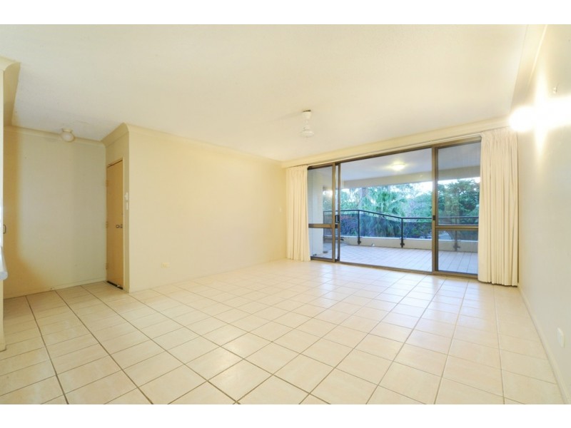 102/2 Eshelby Drive, Cannonvale QLD 4802