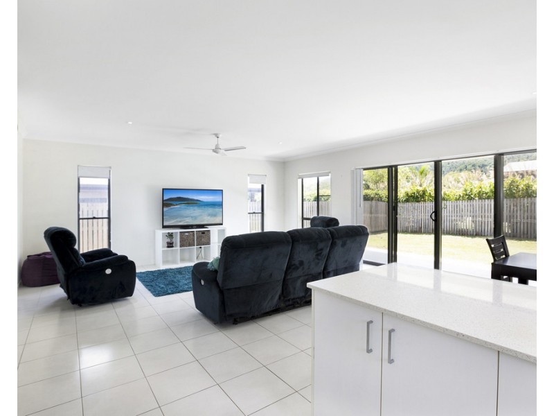 69 Parker Road, Cannonvale QLD 4802