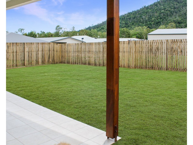69 Parker Road, Cannonvale QLD 4802