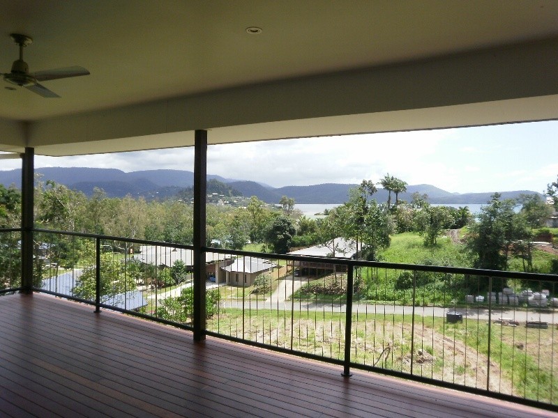 60 Eshelby Drive, Cannonvale QLD 4802