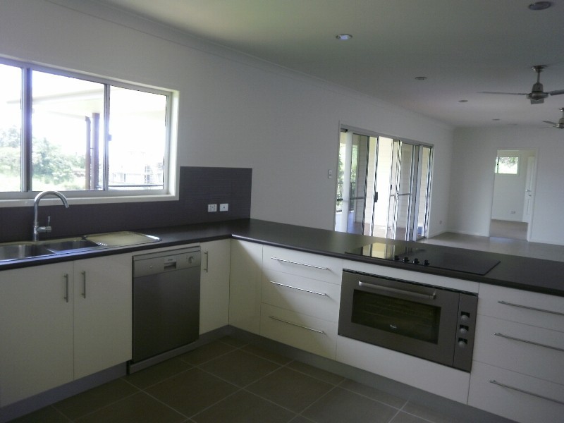 60 Eshelby Drive, Cannonvale QLD 4802