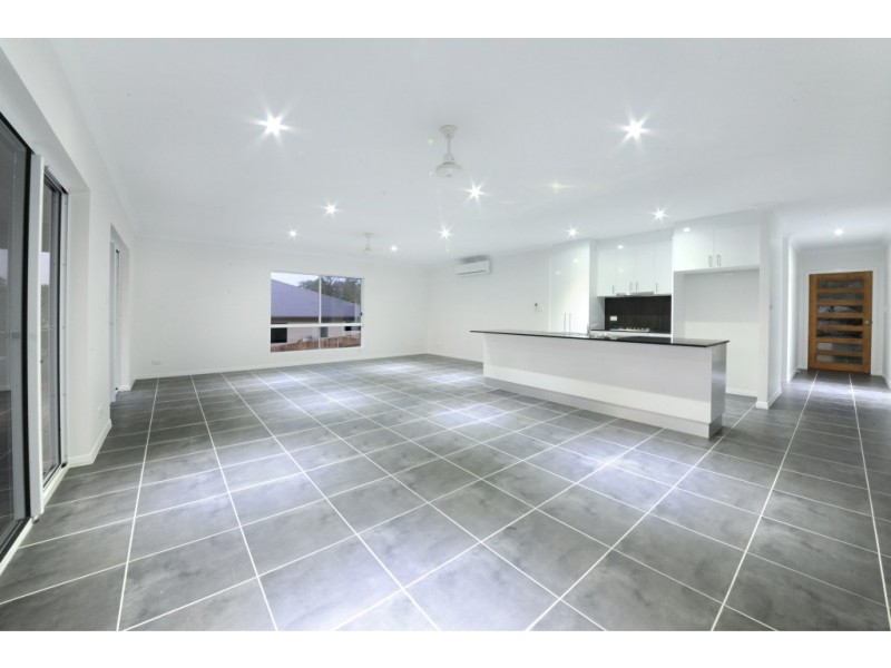 12 Tanika Road, Cannonvale QLD 4802