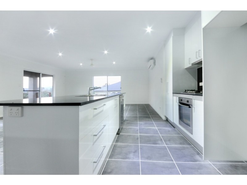 12 Tanika Road, Cannonvale QLD 4802