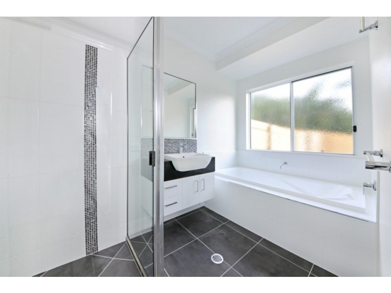 12 Tanika Road, Cannonvale QLD 4802