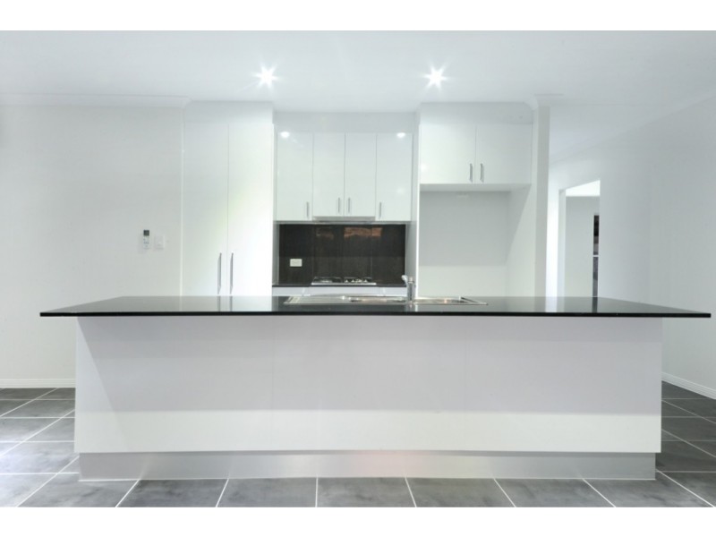 12 Tanika Road, Cannonvale QLD 4802