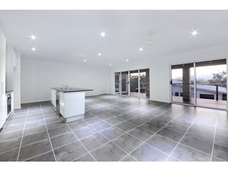 12 Tanika Road, Cannonvale QLD 4802