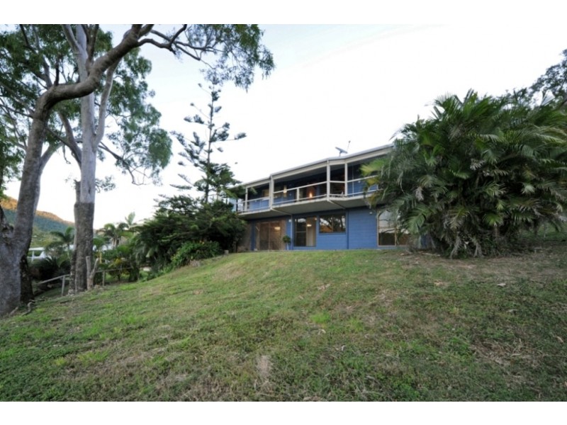 9 Stewart Drive, Cannonvale QLD 4802